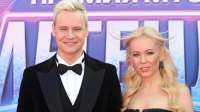Шаман подарил Мизулиной «партию» в честь её дня рождения