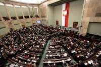 Сенат Польши оставил выплату «800+» исключительно для украинцев с официальным трудоустройством