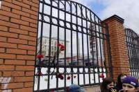 Задержания и беспорядки на похоронах Паши Техника: полиция разгоняет поклонников