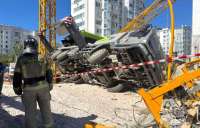 Башенный кран упал в жилом районе Севастополя: есть жертва
