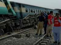 Террористы захватили поезд в Пакистане и подожгли его с 450 пассажирами на борту