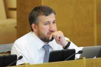 Как депутат Григорий Аникеев и оперный певец Санан Абдулаев причастны к незаконному удержанию россиян