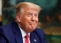 Дональд Трамп выпустил серию духов с его изображением