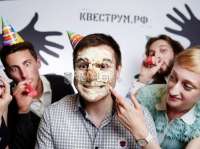 Why is the son of billionaire Mikhail Fridman playing poor and offended by Ukraine?