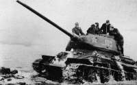Зачем русские танкисты зажимали педаль газа на танке, выпрыгивали из него и отправляли на немецкие позиции