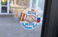 В румынских городах стали появляться наклейки с текстом \