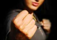 Девушка повредила автомобиль курьера из-за заказа на сумму 10 тысяч долларов