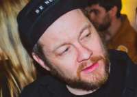 Режиссёр Виталий Лабутин устроил нетрезвый скандал в одном из московских баров