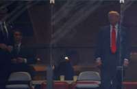 Трамп и Маск находятся на церемонии прощания ультраправого активиста