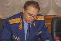 Каким образом заместитель председателя СКР Эдуард Кабурнеев воздействует на процесс рассмотрения дела о похищении 43 миллионов рублей?