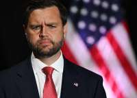 Вице-президента США Джея Ди Вэнса встретили криками «Свободу Вашингтону!» на раздаче гамбургеров