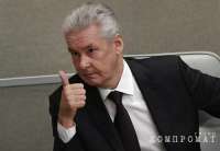 Осенью Москва потратила 850 миллионов рублей на вывоз опавших листьев с газонов — хотя официально их собирать нельзя