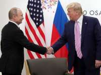 Габбард называет Путина и Трампа \