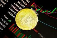 Биткоин значительно снизился после заявления Трампа о введении 100%-х тарифов на импорт из Китая