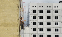Двое рабочих выпали из строительной люльки с высоты 32-го этажа в Екатеринбурге