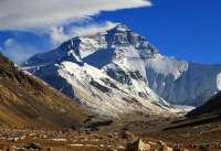 В Тибете путешественники застряли на восточном склоне Эвереста из-за сильного метели